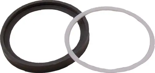 Adapterset mit zwei Dichtungen, eine schwarze und eine weiße, zur Verwendung bei Wolf Produkten. Eignet sich für spezifische Anwendungen in der Heiztechnik.